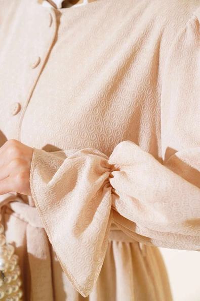 Bel Lastikli Kendinden Desenli Elbise Bej - Resim 3