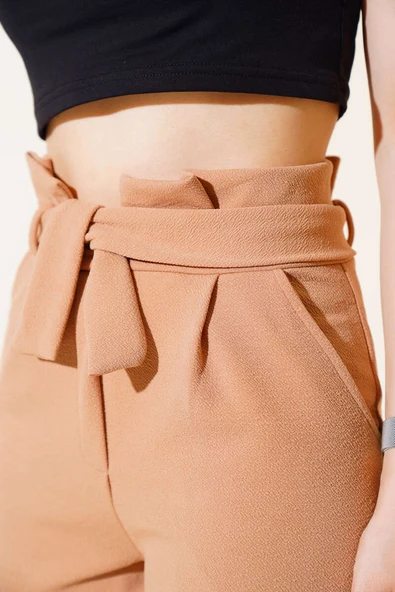 Fırfırlı Kuşaklı Dar Paça Pantolon Camel - Resim 4