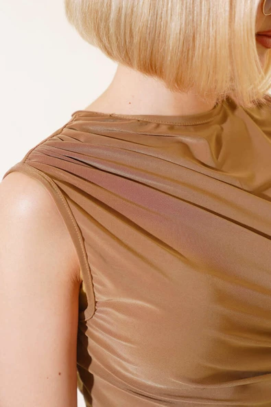 Yanı Büzgülü Kolsuz Mini Elbise Taba - Resim 4