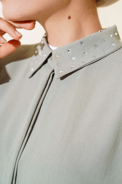 Manşet ve Yaka Taşlı Gömlek Çağla Yeşili - Resim 4