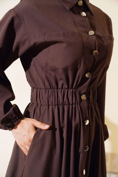 Bel Lastikli Metal Düğmeli Elbise Kahve - Resim 4