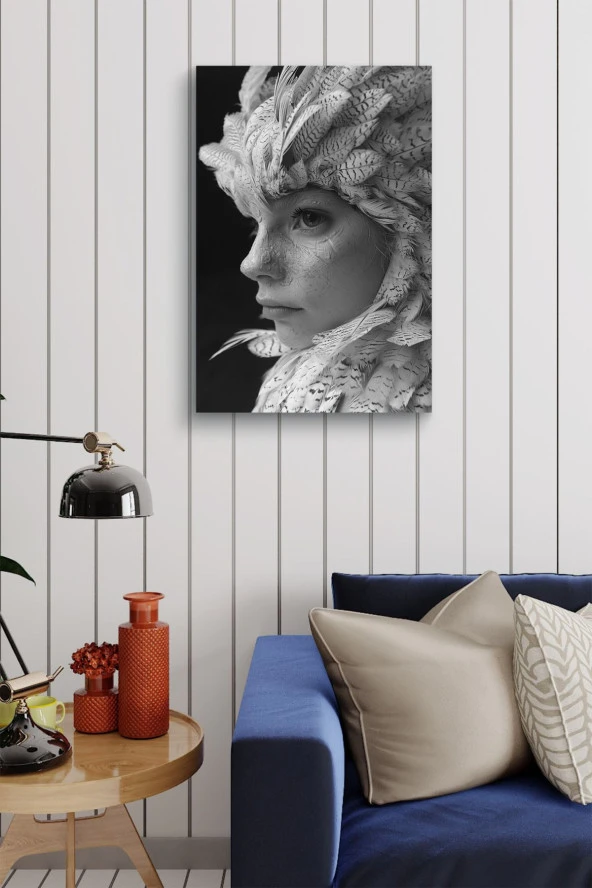 Kuş Tüyü Detaylı Siyah Beyaz Kız Portresi Yağlı Kanvas Tablo - Resim 4