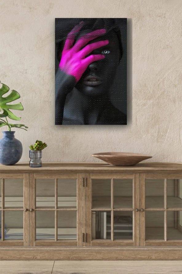 Pembe Renk Detaylı Siyah Kadın Portre Yağlı Kanvas Tablo ürün görseli