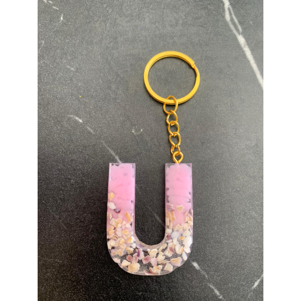 U Harfi Pembe Renk Epoksi ve Deniz Kabuğu Kırığı Süslemeli Gold Halka Anahtarlık El Yapımı Hediyelik - Resim 3