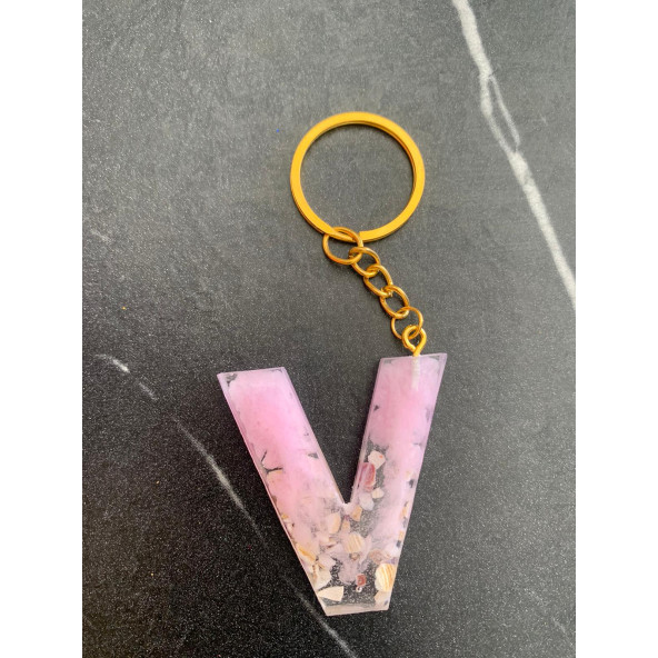 V Harfi Pembe Renk Epoksi ve Deniz Kabuğu Kırığı Süslemeli Gold Halka Anahtarlık El Yapımı Hediyelik - 2
