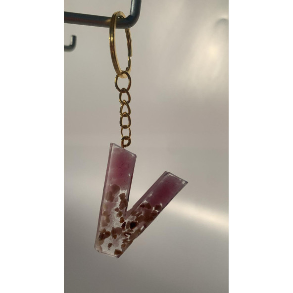 V Harfi Pembe Renk Epoksi ve Deniz Kabuğu Kırığı Süslemeli Gold Halka Anahtarlık El Yapımı Hediyelik - 4