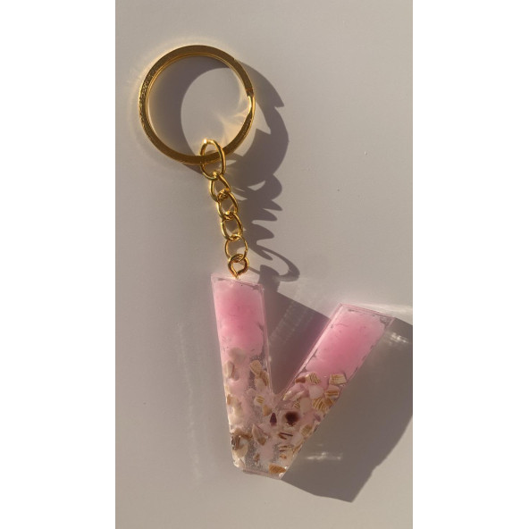 V Harfi Pembe Renk Epoksi ve Deniz Kabuğu Kırığı Süslemeli Gold Halka Anahtarlık El Yapımı Hediyelik - 7