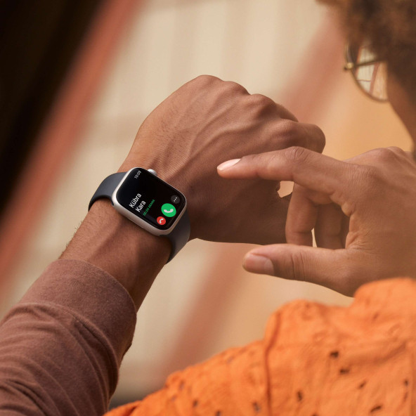 Apple Watch Series 8 GPS 45mm Yıldız Işığı Alüminyum Kasa - Yıldız Işığı Spor Kordon MNP23TU/A-Teşhir - 2