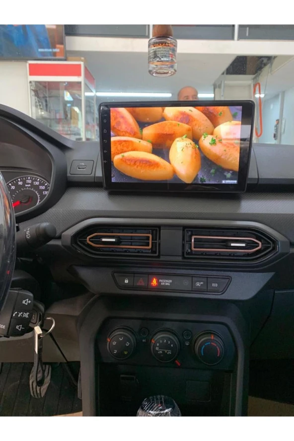 navicars DACİA SANDERO -TALİANT  UyumluANDROİD MULTİMEDYA 4-32 CARPLAY-AHD GERİ GÖRÜŞ  3 AMFİ ÇIKIŞLI CİHAZ