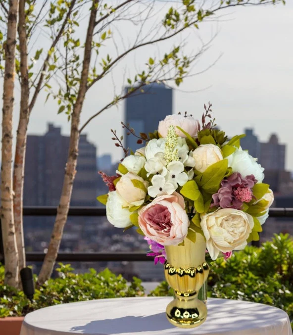 Nettenevime Yapay Çiçek Aranjmanı Pembe Beyaz Krem Rengi Gold Cam Vazoda Nişan Çiçeği İsteme Çiçeği - Resim 5