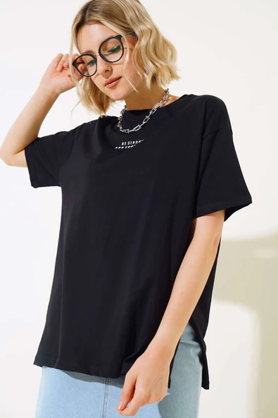 Baskılı Yan Yırtmaçlı T-shirt Siyah ürün görseli 1