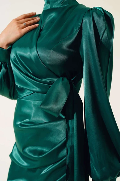Yandan Bağlamalı Saten Elbise Zümrüt - Resim 4