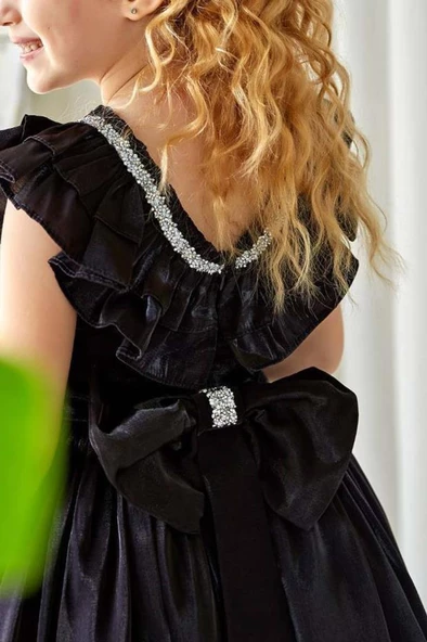 Kız Çocuk Göğsü Taş İşlemeli ve Fırfır Detaylı Siyah Abiye - Resim 4