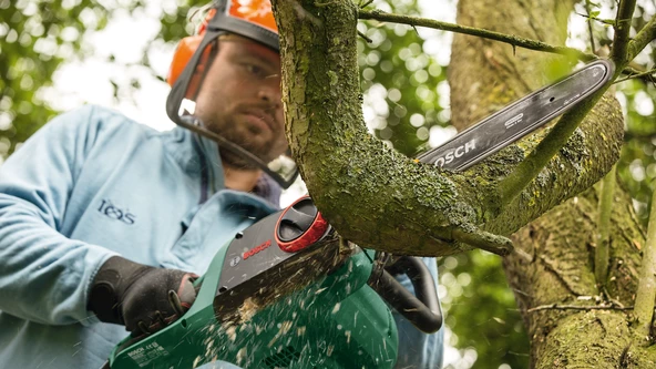 Bosch Universalchain 40 Zincirli Ağaç Kesme Makinesi - 2