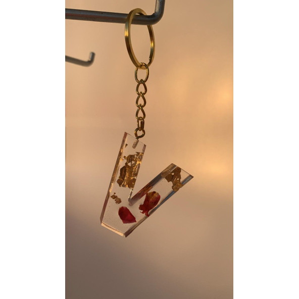 V Harfi Şeffaf Epoksi Gerçek Kurutulmuş Gül Yaprağı Gold Varak Halka Anahtarlık El Yapımı Hediyelik - 5