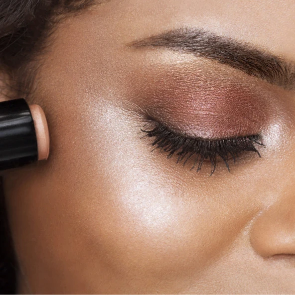 Maybelline New York Master Strobing Stick Aydınlatıcı 100 Light / Iridescent - Açık Ton - Resim 4