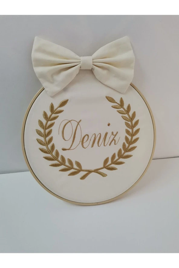 MİNİK ADIMLAR İsme Özel Nakışlı Kapı Süsü İsimli