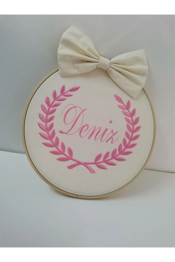 MİNİK ADIMLAR İsme Özel Nakışlı Kapı Süsü İsimli
