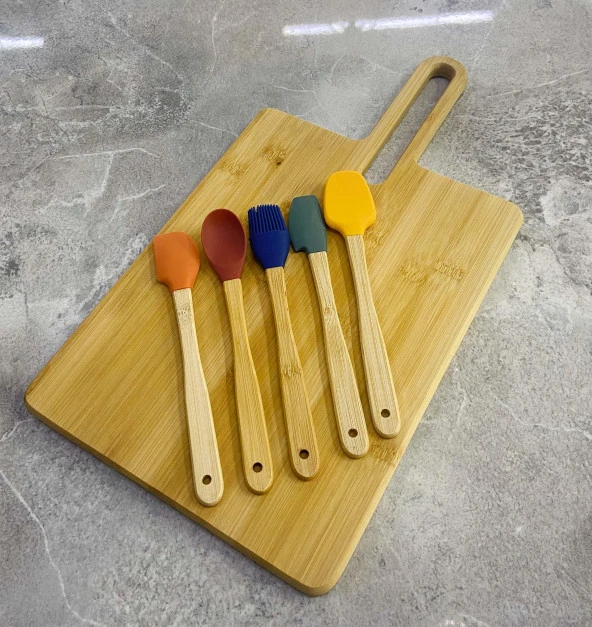 Kulplu Kesme Tahtası ve Renkli Silikon Spatula Seti