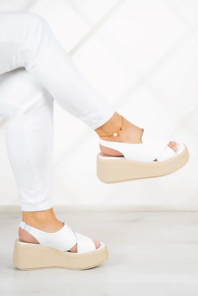 Erkan Saçmacı Olivia Beyaz Hakiki Deri Dolgu Topuklu Sandalet