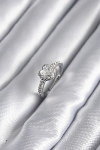 Pirinç Gümüş Renk Zirkon Taşlı Kalp Charm Model Kadın Yüzük - TJ-BYK2958 ürün görseli