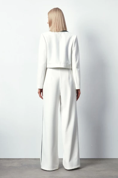 Kontrast Detaylı Kısa Ceket - EKRU - 4