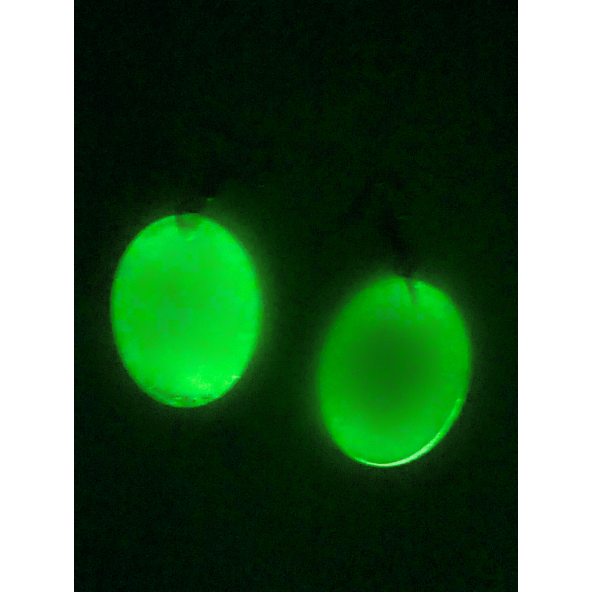Geniş Oval Şekilli Beyaz Renkli Ebruli Gece Yeşil Neon Olan Parlak Küpe Epoksi El Yapımı Hediyelik - Resim 6