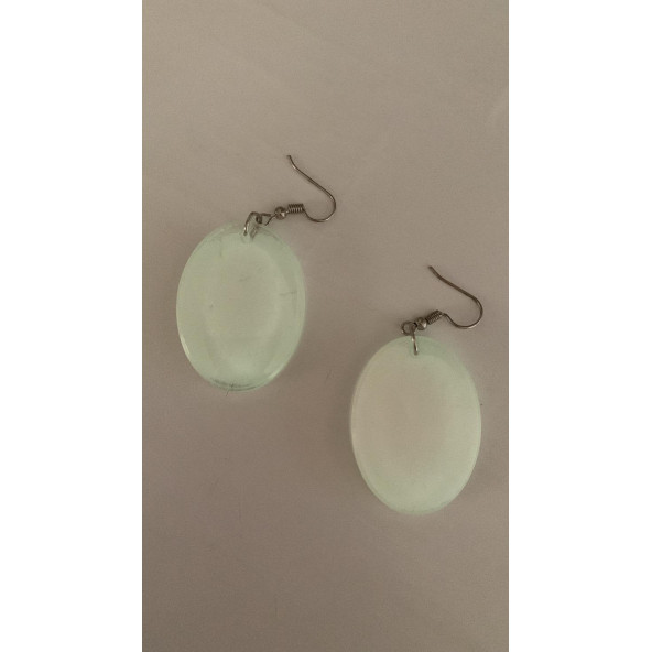 Geniş Oval Şekilli Beyaz Renkli Ebruli Gece Yeşil Neon Olan Parlak Küpe Epoksi El Yapımı Hediyelik - Resim 7