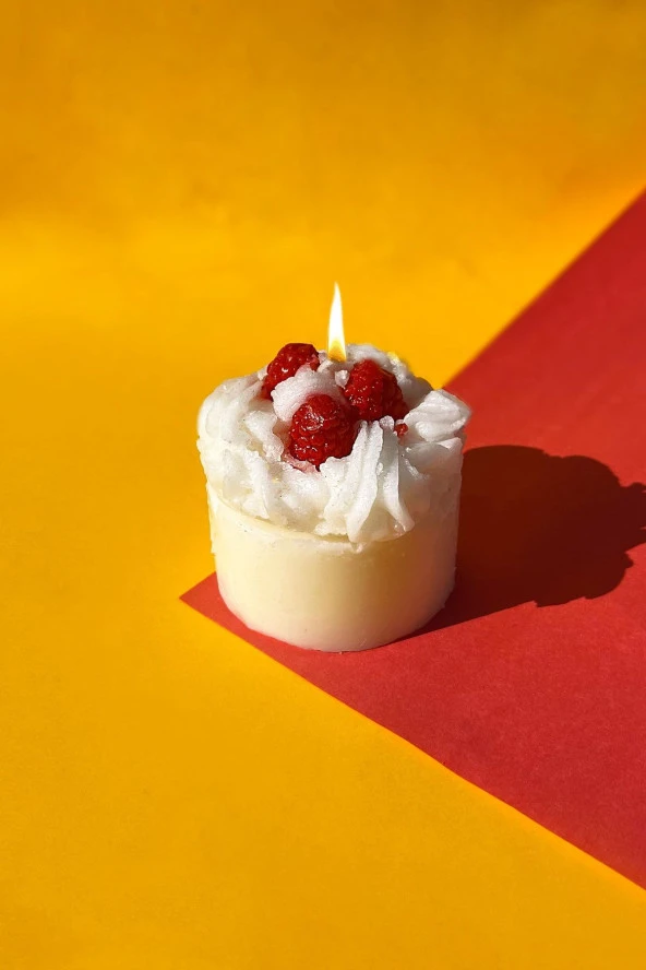 Sanat Sepet İşleri Mini Cake Kokulu Dekoratif Hediyelik Doğum Günü Süsü El Yapımı Böğürtlen Detaylı Beyaz Pasta Mum