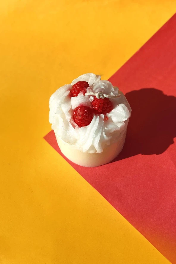Sanat Sepet İşleri Mini Cake Kokulu Dekoratif Hediyelik Doğum Günü Süsü El Yapımı Böğürtlen Detaylı Beyaz Pasta Mum - 3