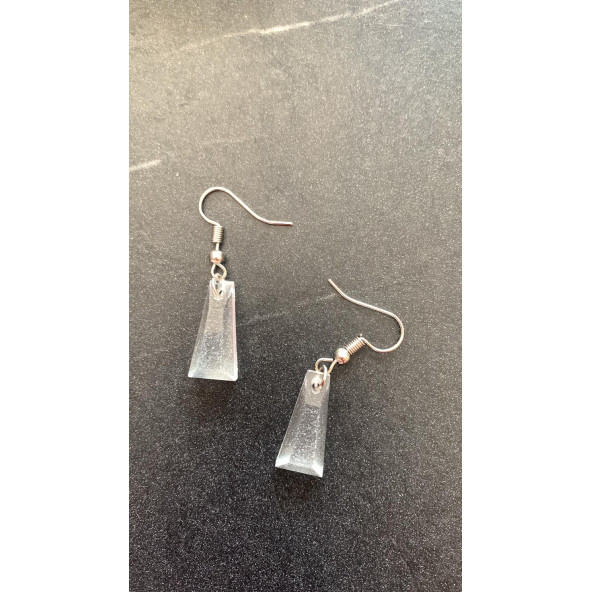 Şeffaf Renk Gece Mavi Neon Olan Piramit Şekilli Gümüş Aksesuarlı Küpe Epoksi El Yapımı Hediyelik - Resim 4