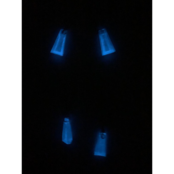 Şeffaf Renk Gece Mavi Neon Olan Piramit Şekilli Gümüş Aksesuarlı Küpe Epoksi El Yapımı Hediyelik - Resim 7