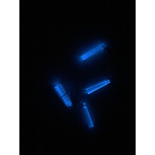 Şeffaf Renk Gece Mavi Neon Olan Çubuk Şekilli Gümüş Aksesuarlı Küpe Epoksi El Yapımı Hediyelik - Resim 3