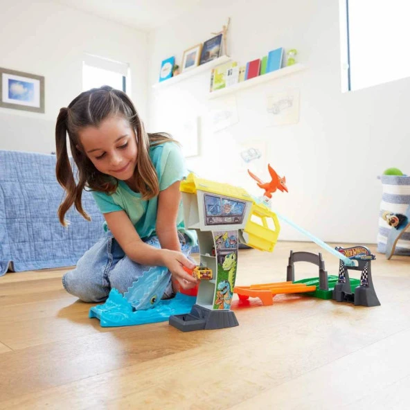 Hot Wheels Racerverse Jurassic Pist Seti HTP12