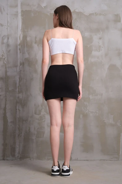 Siyah Yırtmaçlı Mini Etek - 2