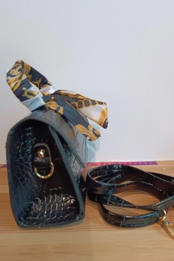 Kadın Kol Çantası Yılan Derisi Modeli Boy 13cm En 18cm - 2