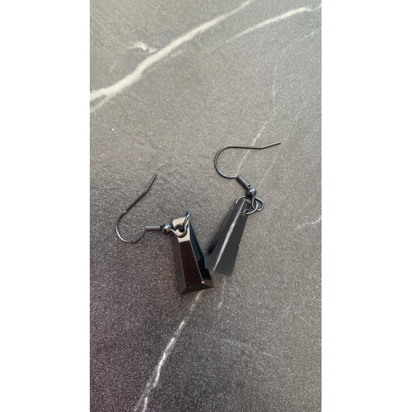 Siyah Renkli Siyah Aksesuarlı Piramit Şekilli Sallantılı Epoksi Küpe El Yapımı Hediyelik - 2