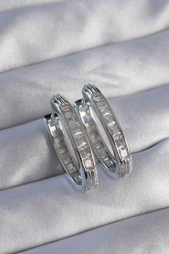 Pirinç Gümüş Renk Zirkon Taşlı Oval Model Küpe - EBJ270706W25240 ürün görseli