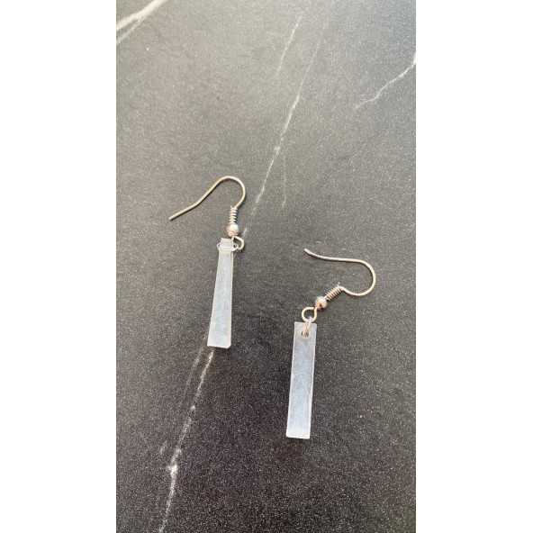 Şeffaf Renkli Beyaz Sedefli Parlak Gümüş Aksesuarlı Çubuk Şekilli Sallantılı Epoksi Küpe Hediyelik - Resim 2