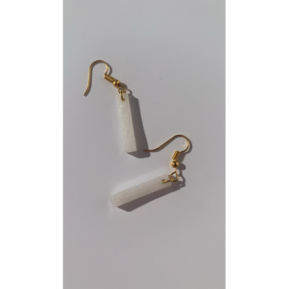 Beyaz Renkli Simli Sedefli Parlak Gold Aksesuarlı Çubuk Şekil Sallantılı Epoksi Küpe Hediyelik - Resim 3