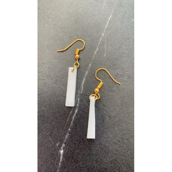 Beyaz Renkli Simli Sedefli Parlak Gold Aksesuarlı Çubuk Şekil Sallantılı Epoksi Küpe Hediyelik - Resim 4