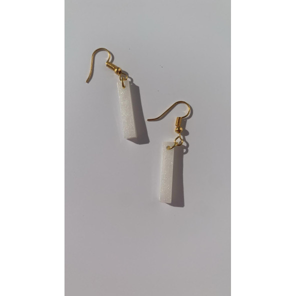 Beyaz Renkli Simli Sedefli Parlak Gold Aksesuarlı Çubuk Şekil Sallantılı Epoksi Küpe Hediyelik - Resim 5