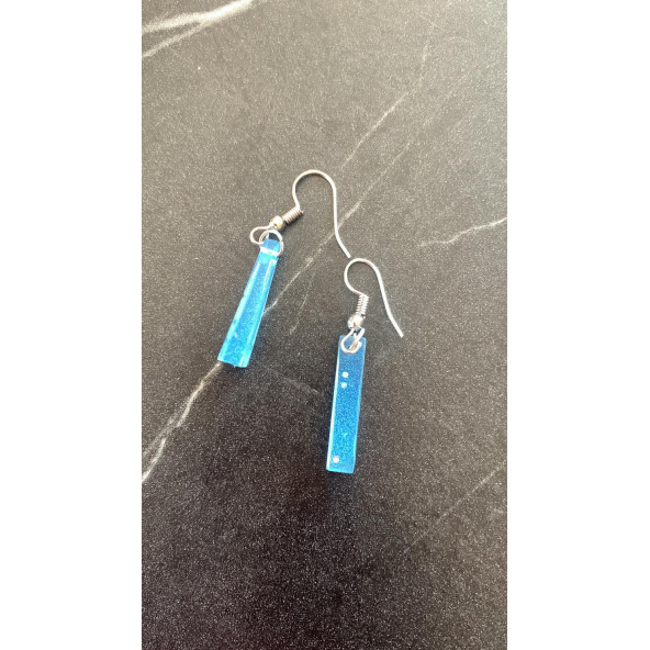 Gök Mavi Renkli Simli Sedefli Parlak Gümüş Aksesuarlı Çubuk Şekil Sallantılı Epoksi Küpe Hediyelik - Resim 3