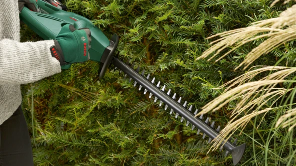 Bosch EasyHedgeCut 18-45 (Klasik Yeşil) Akülü Çit Kesme Makinesi - 3