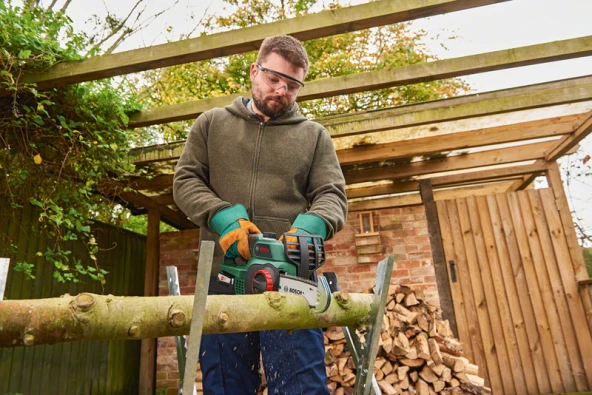 Bosch UniversalChain 18 Akülü Zincirli Ağaç Kesme Makinesi - 2