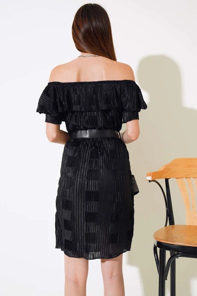 Kayık Yaka Piliseli Elbise Siyah - Resim 3