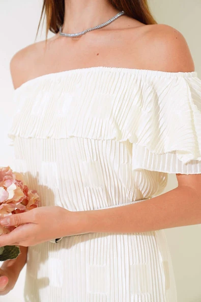 Kayık Yaka Piliseli Elbise Krem - Resim 4