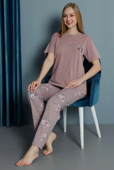 Yarım Düğmeli Çiçek Desen Pijama Takımı Pudra