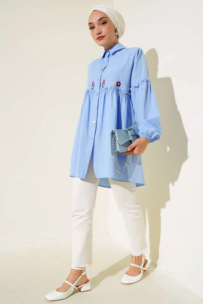 Pileli Çiçek Nakışlı Gömlek Buz Mavisi - Resim 2