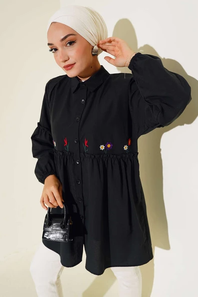 Pileli Çiçek Nakışlı Gömlek Siyah ürün görseli 1